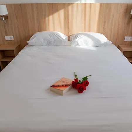 Hotel Aux Lys de Chablis Extérieur photo